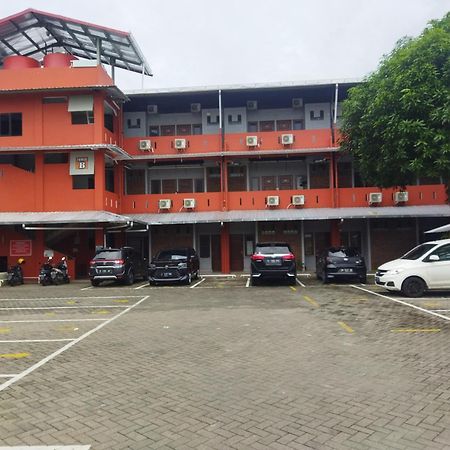 Hotel Oyo 92098 Kost Orange Syariah à Makassar Extérieur photo