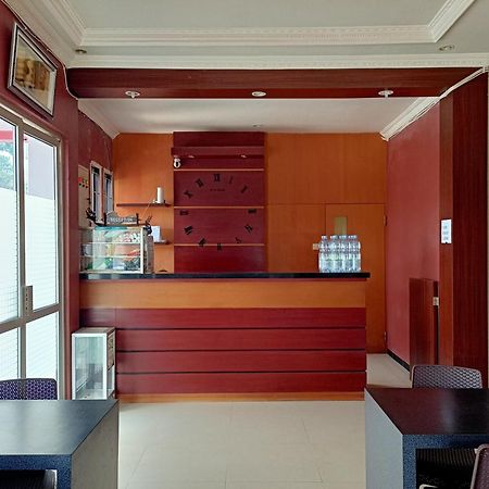 Hotel Oyo 92098 Kost Orange Syariah à Makassar Extérieur photo