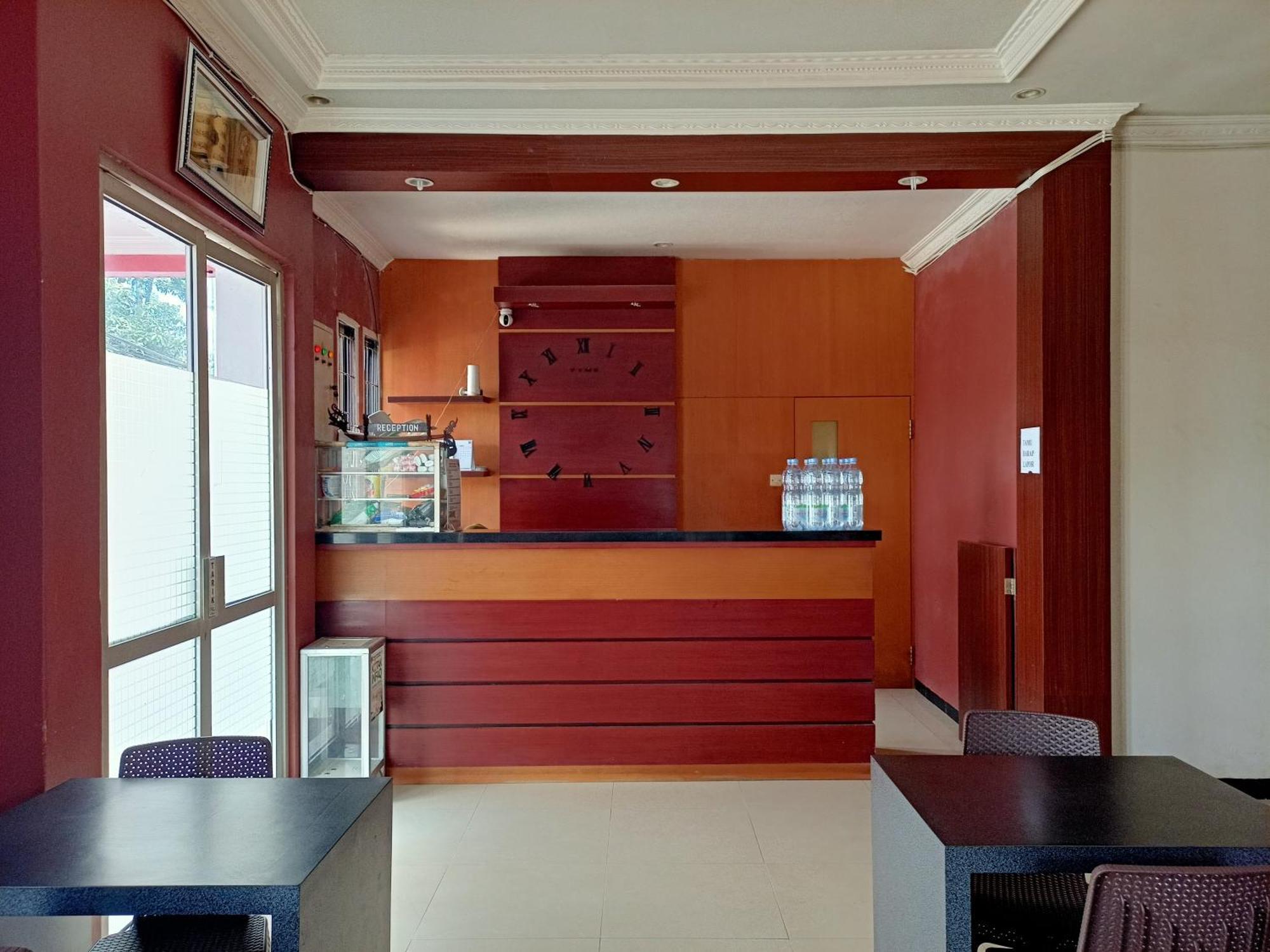 Hotel Oyo 92098 Kost Orange Syariah à Makassar Extérieur photo