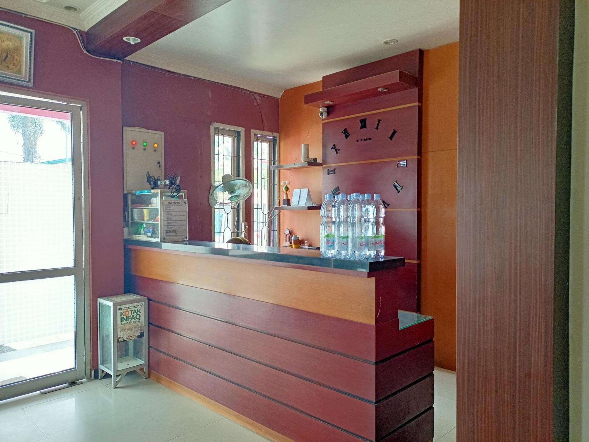 Hotel Oyo 92098 Kost Orange Syariah à Makassar Extérieur photo